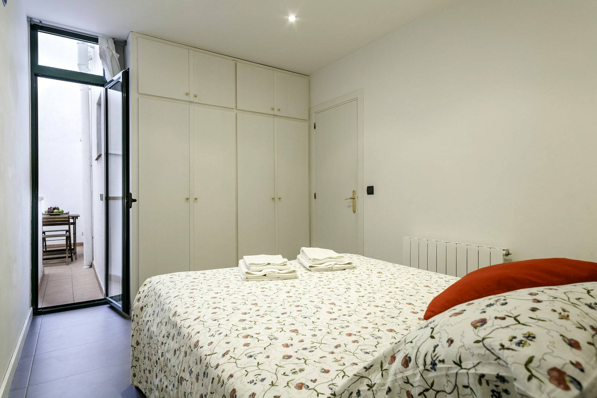 Barcelona Comtal Apartments Exterior photo
