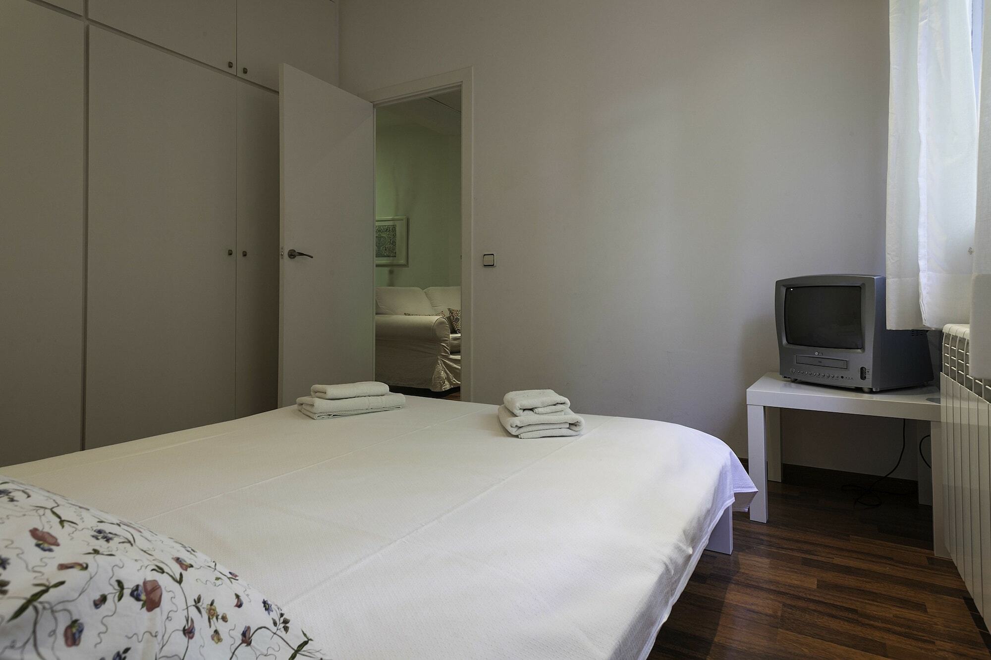 Barcelona Comtal Apartments Exterior photo